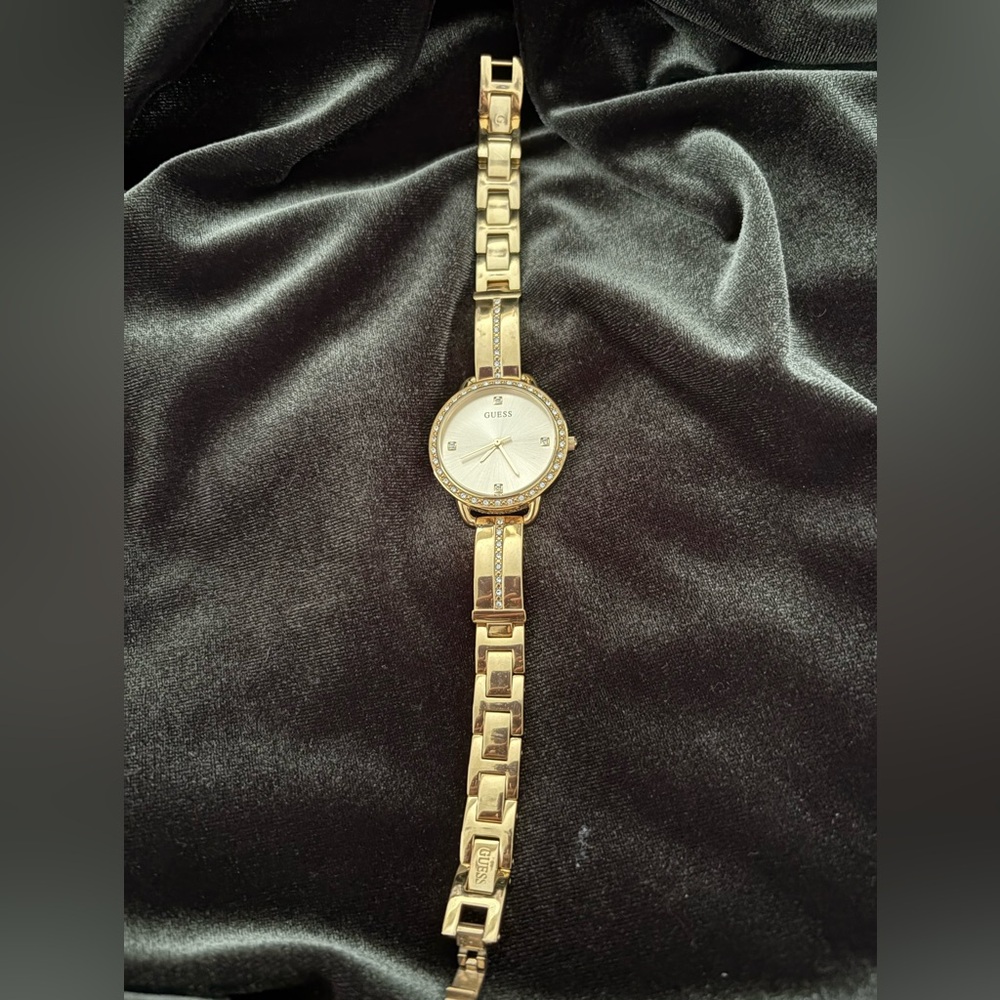 Guess Gold-Tone Crystal Analog Watch. Style #: 14061383 - Picture 3 of 5